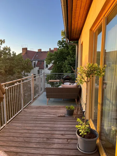 Lichtdurchflutete 2,5-Zimmer-Dachgeschosswohnung in Karlshorst — photo 1